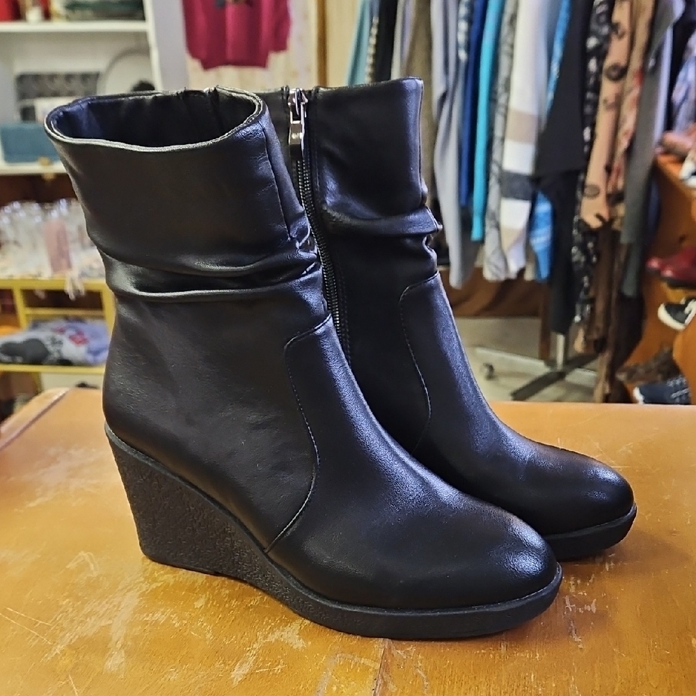 Le Chateau Black Wedge Boots